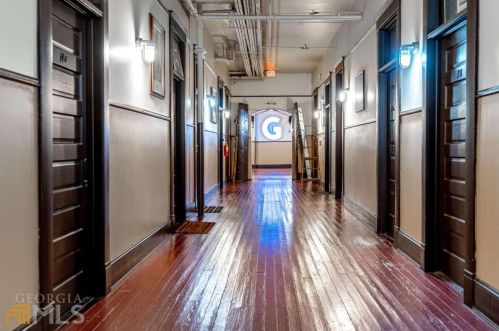 215 Mitchell St, Atlanta GA  30303-3304 exterior