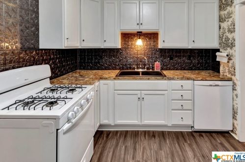 406 Goodwin Ave, Victoria, TX 77901-6657