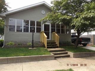 1302 Center St, Pekin, IL 61554-4960