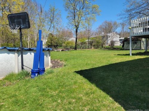 26 Londonderry Dr, Wallingford, CT 06492-4725