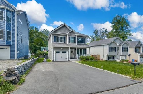 15 Orowoc Trl, Huntington, CT 06484-5427
