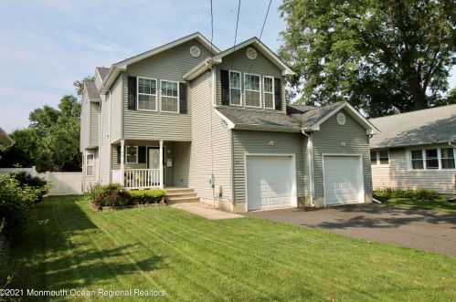 30 Ellis St, East Freehold, NJ 07728-1810