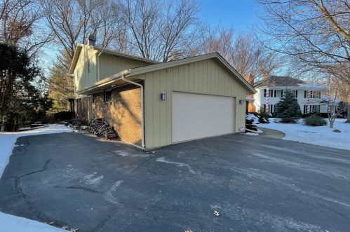 3328 Andover Dr, Rockford, IL 61114-5416