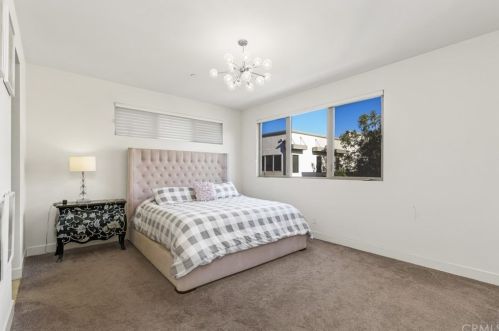 53 Soho, Irvine CA  92612-1083 exterior