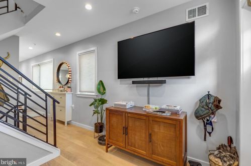 1356 Berks St, Philadelphia PA  19122-6009 exterior