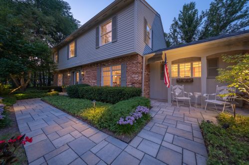 1081 Ashbury Ct, Geneva, IL 60134-2915
