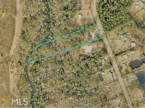 575 Pine Dr, Woodbine, GA 31569-4511