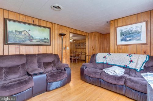 857 Oregon Trl, Harpers Ferry WV 25425-3144 exterior