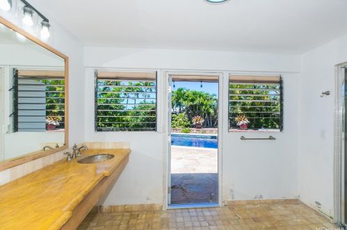 444 Halemaumau St, Honolulu HI  96821-2057 exterior