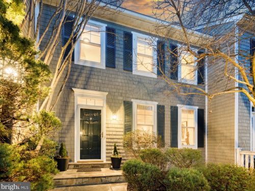 2506 Brenton Point Dr, Herndon, VA 20191-4380