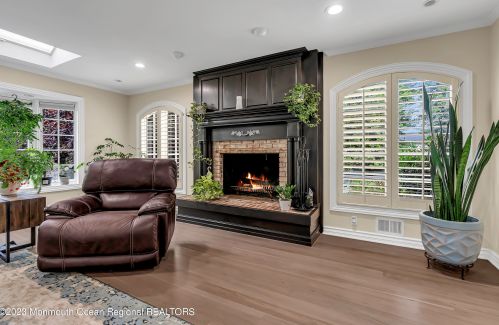 23 Oxford Dr, Tinton Falls NJ 07712-3265 exterior