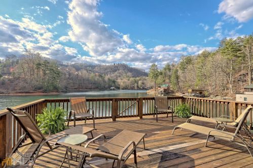 43 Old Bridge Ln, Clayton, GA 30525-3718