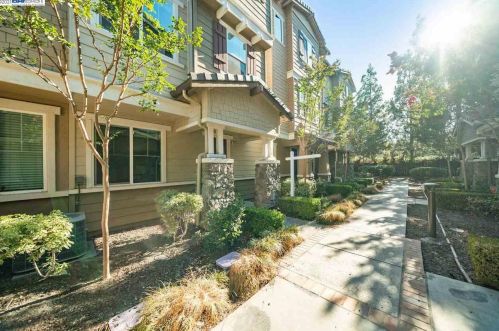 6704 Mariposa Ln, Pleasanton, CA 94568-4231