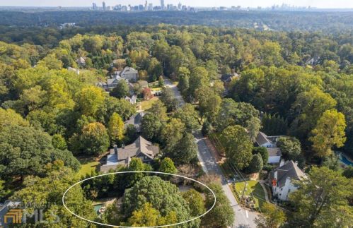 4711 Dudley Ln, Atlanta GA  30327-3330 exterior