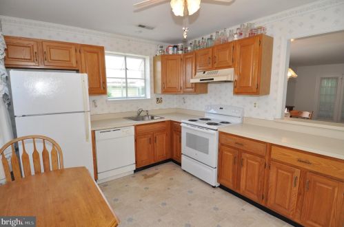 306 Wagon Wheel Cir, Columbus, NJ 08022-1058