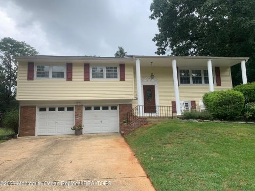 8 Roger Ave, Lincroft, NJ 07738-1716