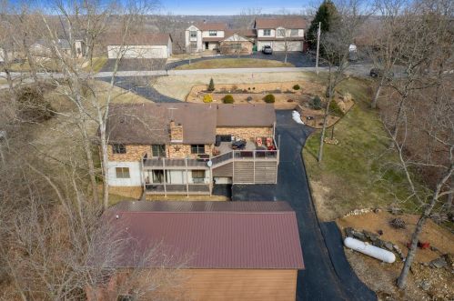 1401 Parkspur Ln, Fenton, MO 63026-6148
