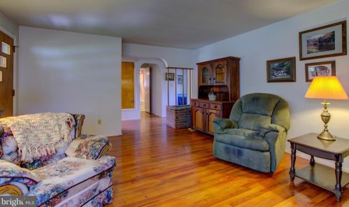 72 Village Dr, Lancaster PA  17601-3324 exterior