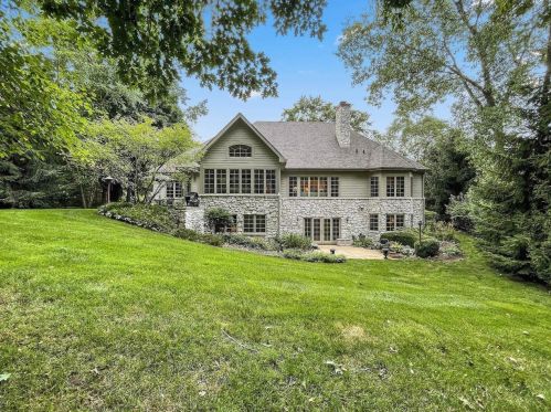 1904 William Dr, Valpo IN  46385-8168 exterior