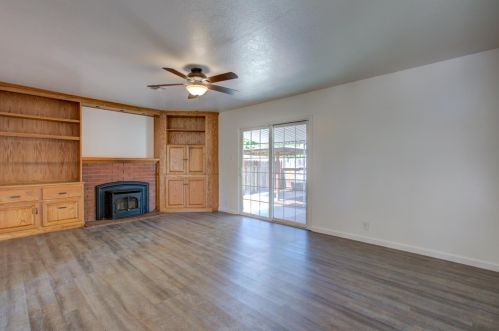 1909 Tully Rd, Modesto, CA 95350-2918