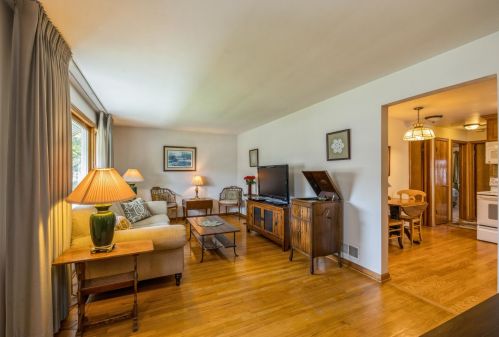 3317 Oak Ave, Brookfield, IL 60513-1319