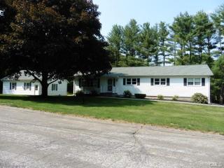 175 Booth Hill Rd, Huntington, CT 06484-2402