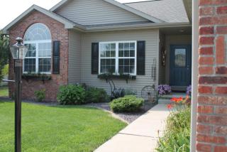 326 Snider Ln, Chatham, IL 62629-5028
