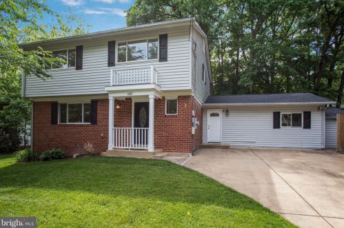 6812 Landor Ln, Springfield, VA 22152-3333