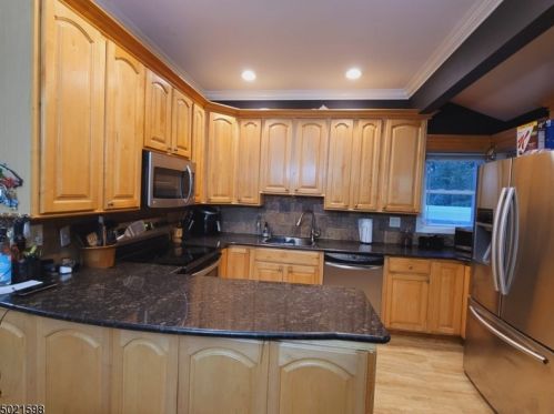 204 Atlantic St, Metuchen, NJ 08840-2960