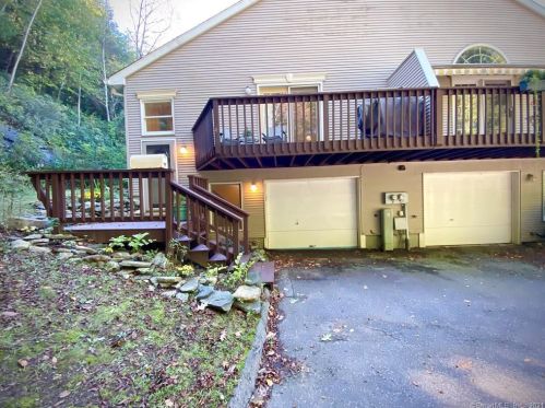 404 Essex Ct, Torrington CT  06790-2840 exterior