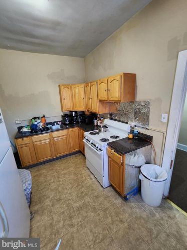 46 Olden Ave, Trenton NJ 08638-4328 exterior