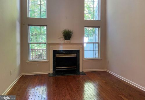 8 Burr Dr, Princeton NJ  08540-1950 exterior
