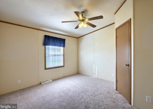 104 Dovefield Dr, Lancaster PA  exterior