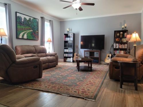928 Glenndon Dr, Fort Worth, TX 76120-1393