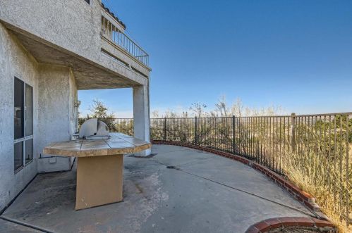 1001 Mountvale Ct, Anaheim CA  92808-2108 exterior