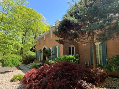 65 Inverness Ct, Cheshire, CT 06410-3548