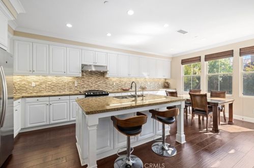 66 Rembrandt, Irvine CA  92620-7314 exterior