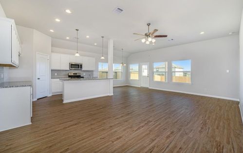 1718 Cindy Ln, Conroe TX  77304-3158 exterior