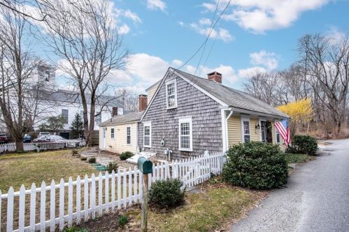 14 Church Ln, North Kingstown, RI 02852-5004