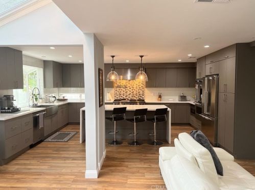 10 Vispera, Irvine CA  92620-2127 exterior