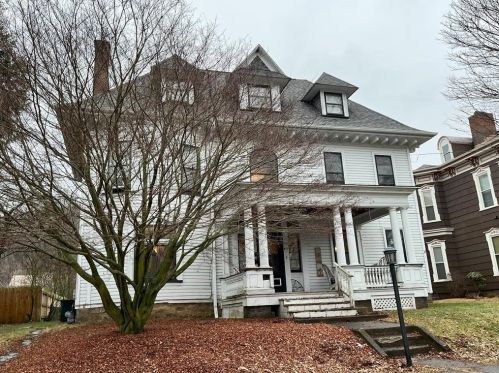 817 Elk St, Franklin, PA 16323-1156