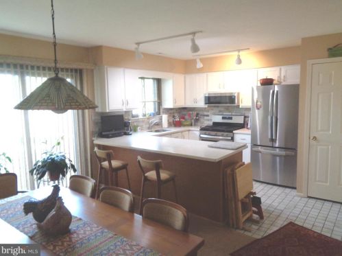 38 Topaz Ln, Trenton NJ 08690-3614 exterior