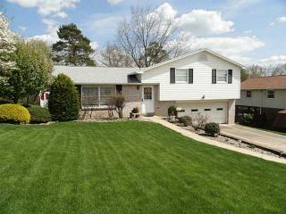 1075 Spruce St, Greensburg, PA 15601-5621