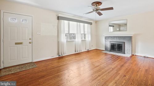 7418 Jervis St, Springfield, VA 22151-2923