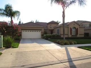 2280 Deauville Cir, Clovis, CA 93619-4228