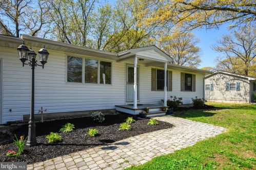 552 Sunset Knoll Rd, Riviera Beach, MD 21122-4246