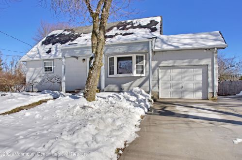 4 Trinity Pl, Jackson Twp, NJ 08527-1822