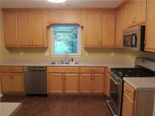 1129 Ramblewood Dr, Marietta GA  30066-5530 exterior