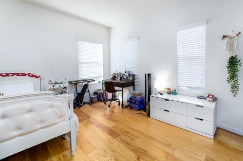 58 Montrose, Irvine CA  92620-1995 exterior