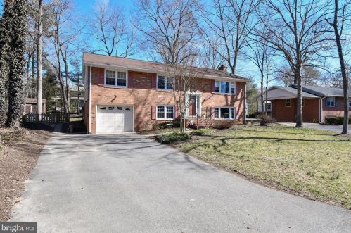 613 Elmwood Dr, Fredericksburg, VA 22405-2407